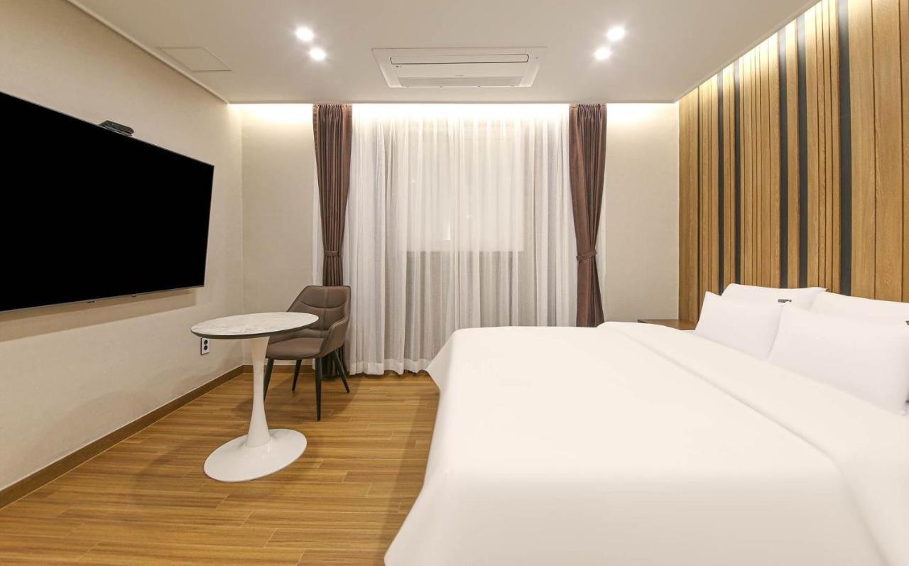 Brown Dot Hotel Sinan Gwangju Metropolitan City Exterior photo